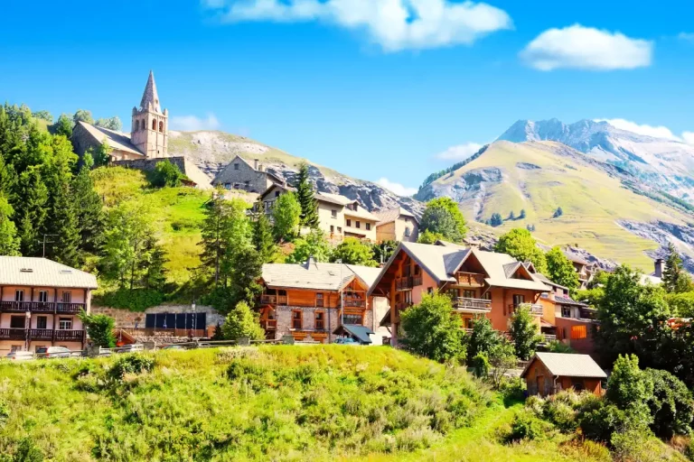 Que faire à l’Alpe d’Huez l’été : activités nature et loisirs en montagne